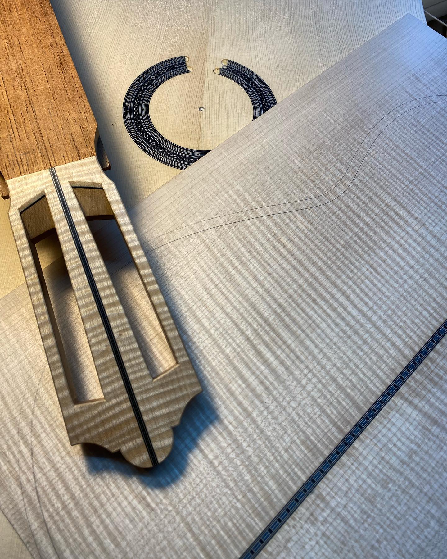Headstock, back and top for the next maple guitar.
#Guitar #guitarbuilding #guitarbuilder #luthier #luthiery #luthery #classicalguitar #acousticguitar #handmade #wood #woodworking #whatsonyourbench