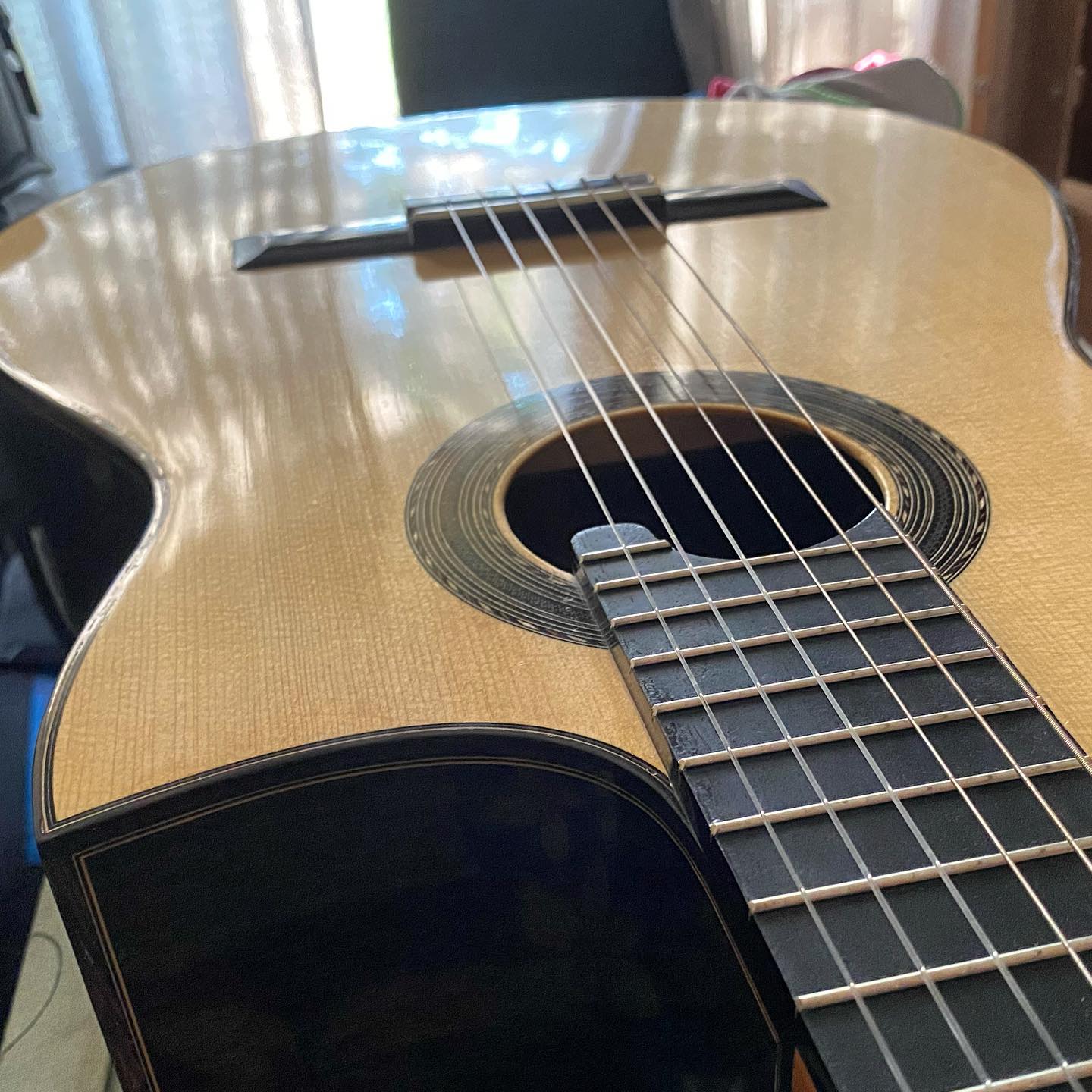Basking in the morning light.
#Guitar #guitarbuilding #guitarbuilder #luthier #luthiery #luthery #classicalguitar #acousticguitar #handmade #wood #woodworking #whatsonyourbench