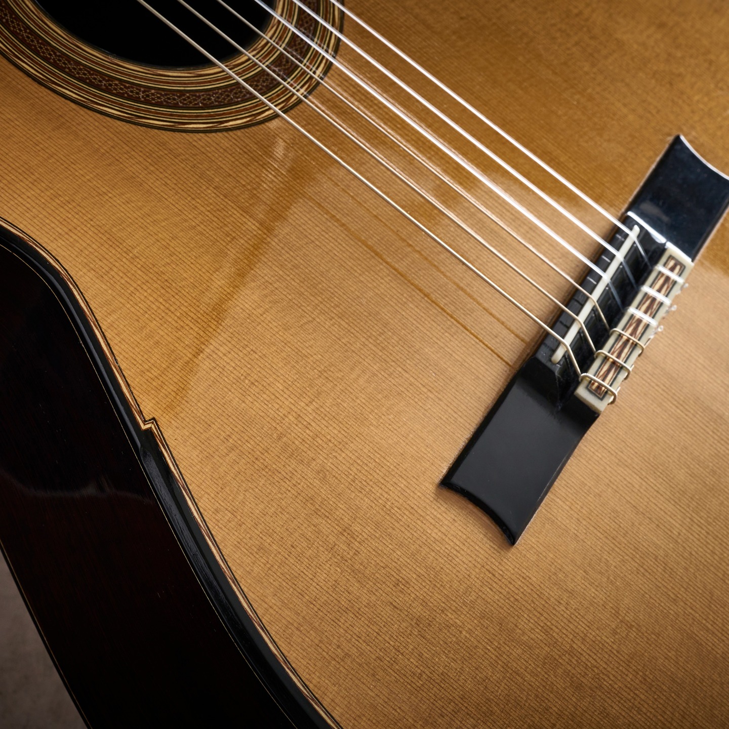 #guitar #classicalguitar #handmade #acousticguitar #guitarbuilding #luthiery
📸@stefaniegeertsphotographer