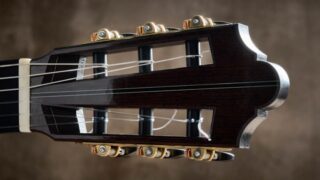 #guitar #classicalguitar #acousticguitar #handmade #lutherie #guitarbuilding

📸 @stefaniegeertsphotographer